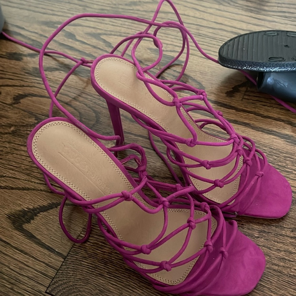 Pinkish/purple laced heels